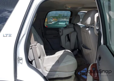 2008 Chevrolet Tahoe Ltz z USA, uszkodzony, nr VIN 1GNFC13088R110070